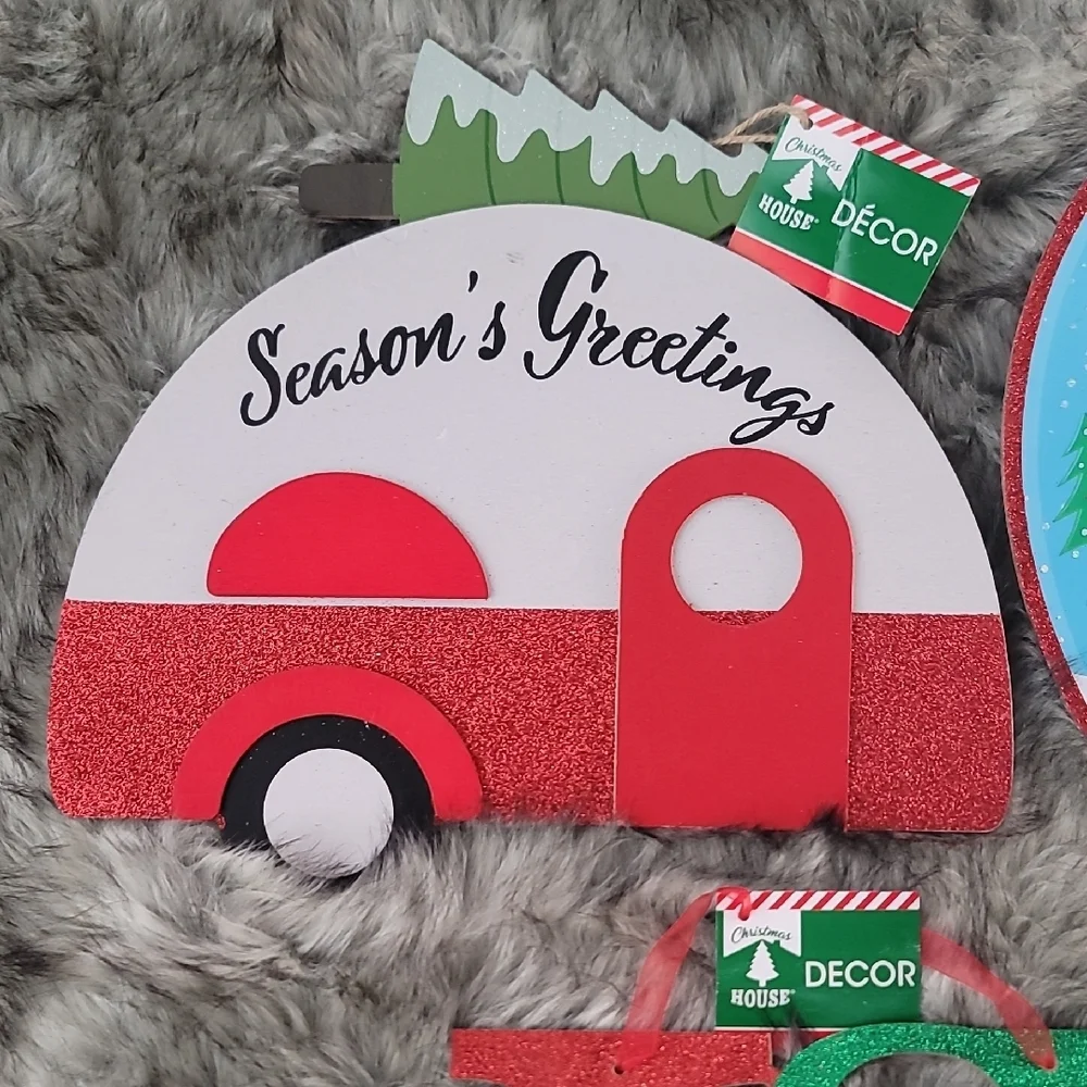 ✨3 for $15✨ Bundle sale –Festive Holiday Decor Set - Red, Green, White - Picture 2 of 11